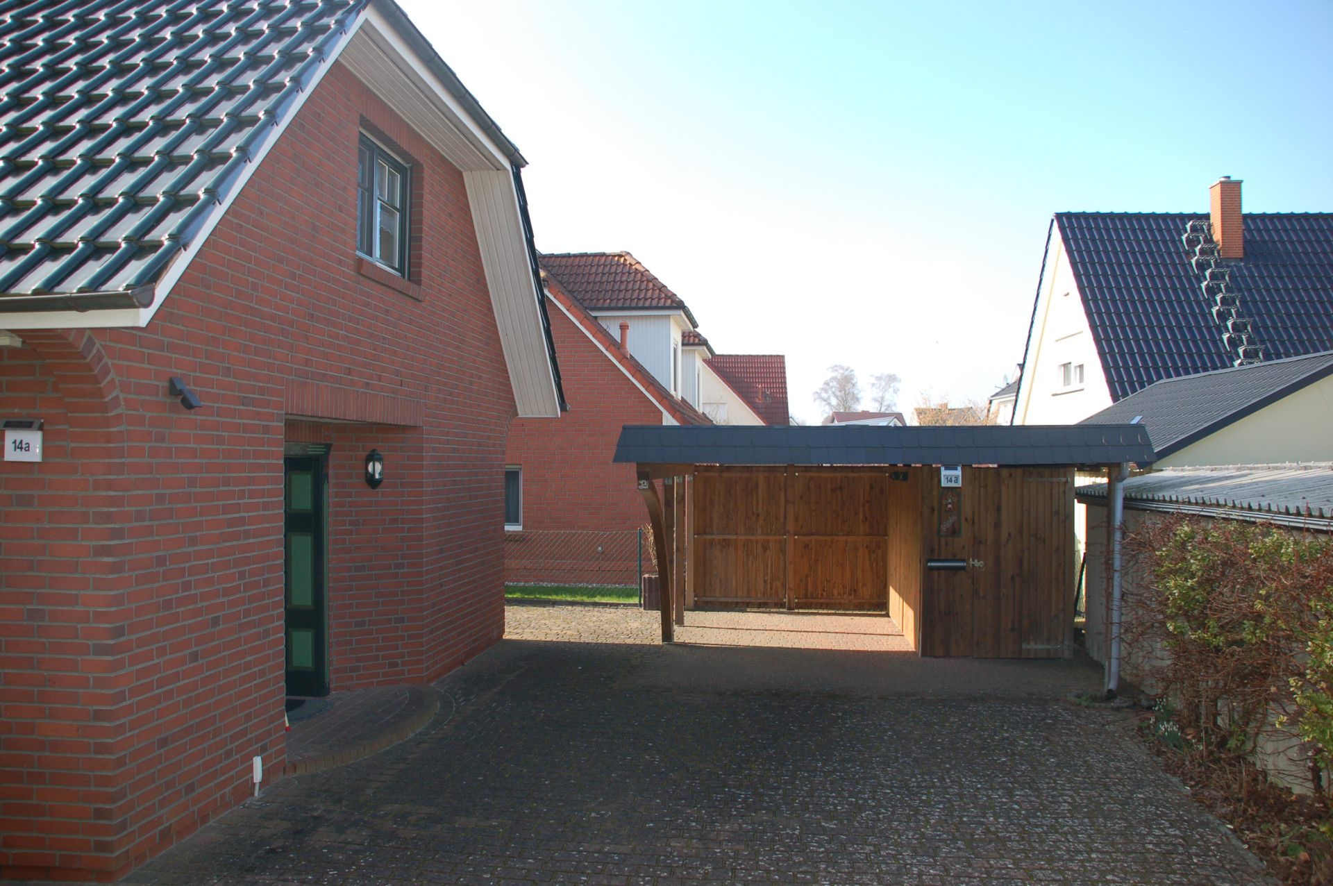 Ferienhaus • Hansekogge, Hauseingang und Carport